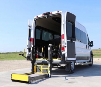 AVL-Mobility-Accessible-VAN-6P